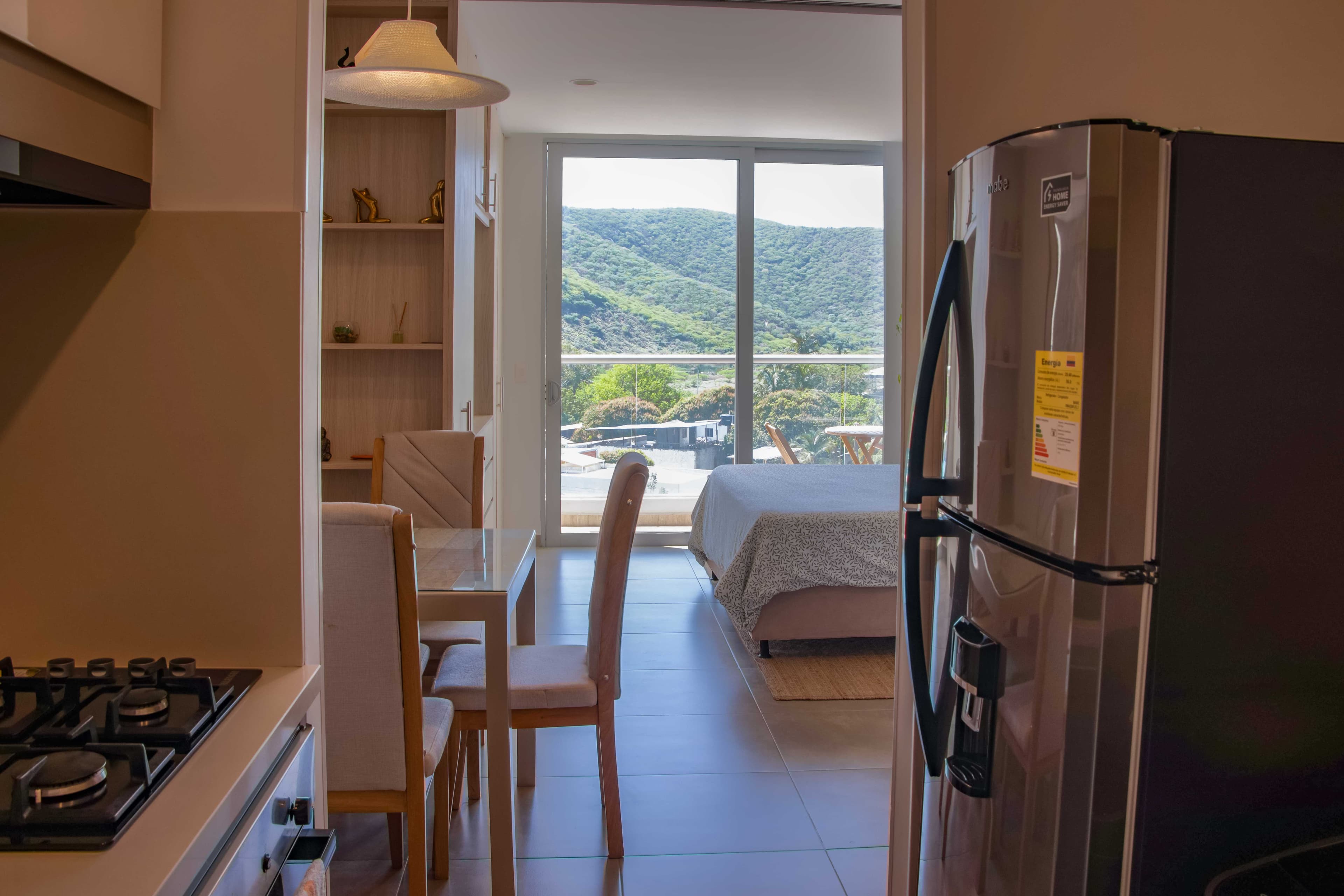 Vista general de la suite 615 con cama King